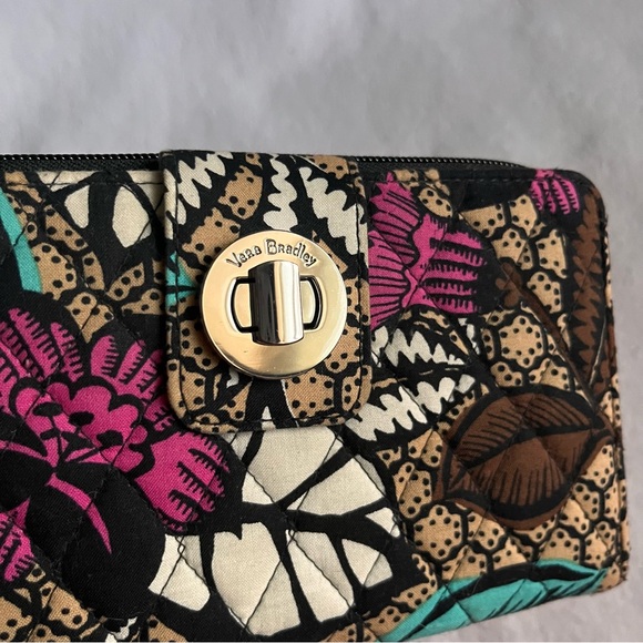 Vera Bladley Wallet - Picture 5 of 5
